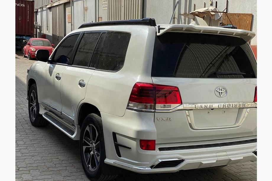 Toyota Land Cruiser 200 2007–2021 Aizmugurējais bamperis komplektā 2016+ (EWAN) Foto 2