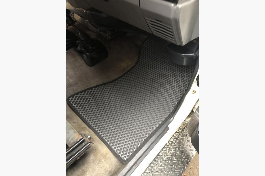 Toyota Land Cruiser 70 1984– EVA auto paklājiņi (melni) Priekšējie (2 gab.) Foto 6