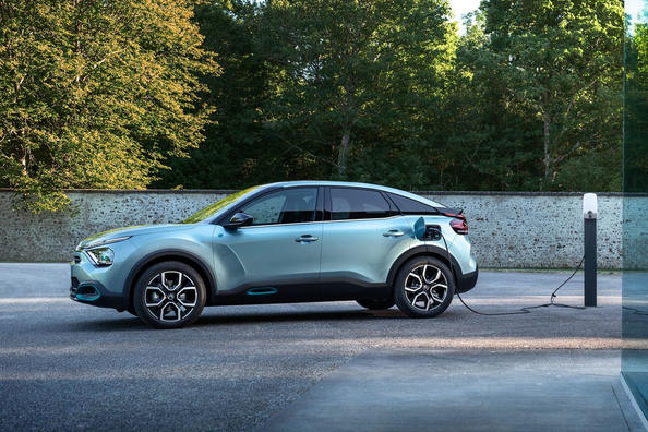 Elektriskā hečbeka Citroen e-С4 apskats