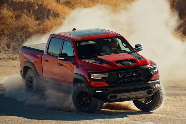 Apskats: 712 ZS pikaps Ram 1500 TRX