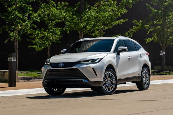 Toyota Venza hibrīdā krosovera apskats