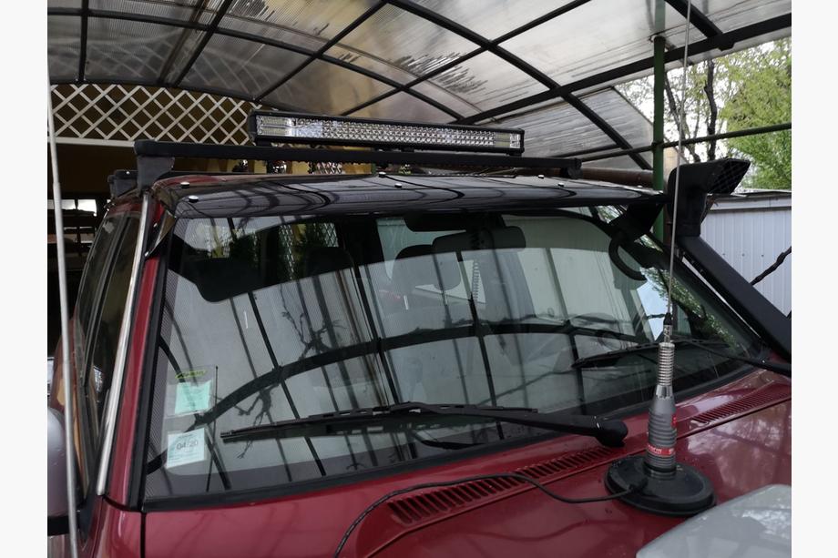 Nissan Patrol Y61 1997–2011 Saules aizsargs vējstiklam Foto 2