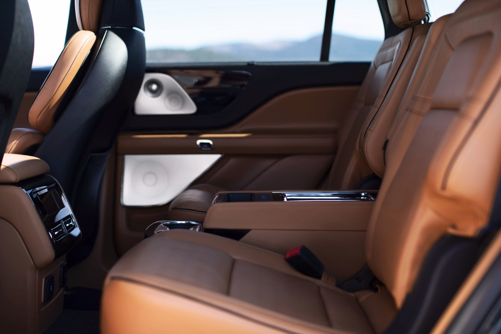Premium septiņvietīgs krosovers Lincoln Aviator