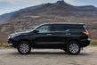 Atjauninātā Toyota Fortuner apvidus auto apskats foto 4