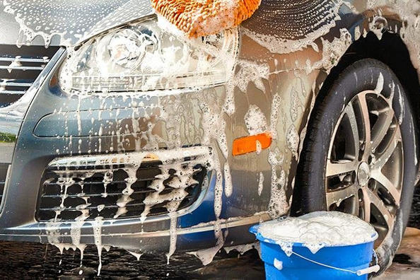 Kā pareizi nomazgāt automašīnu pašam