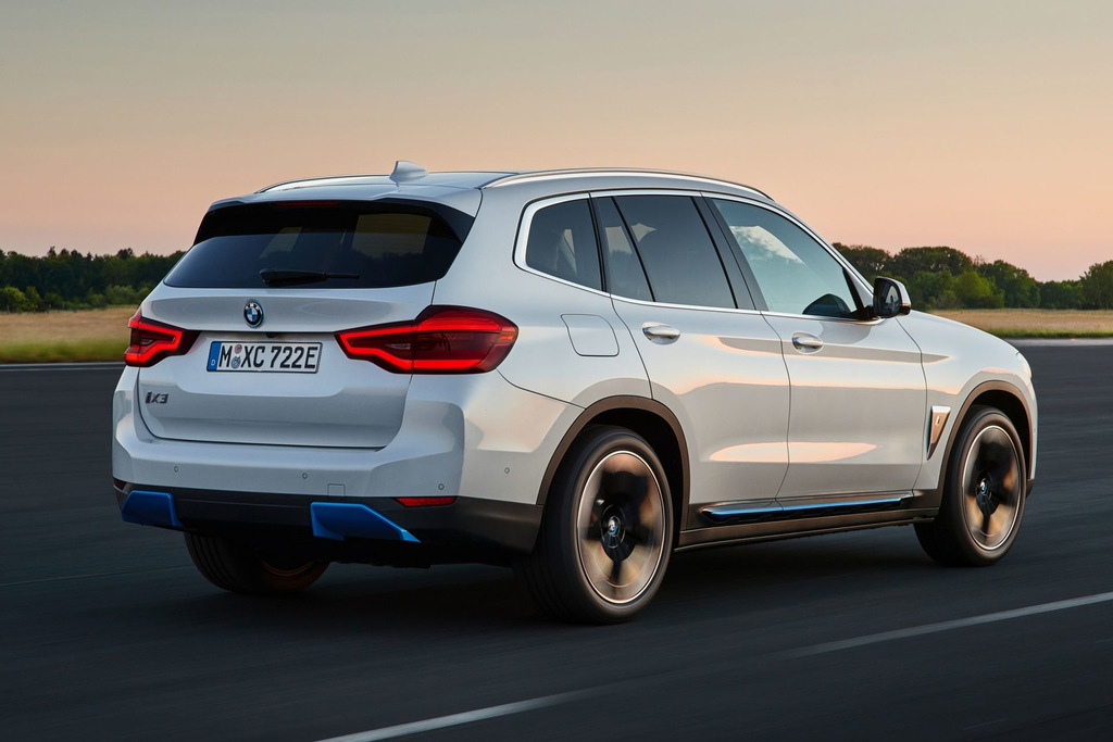 Elektriskā krosovera BMW iX3 apskats