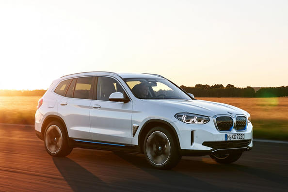 Elektriskā krosovera BMW iX3 apskats