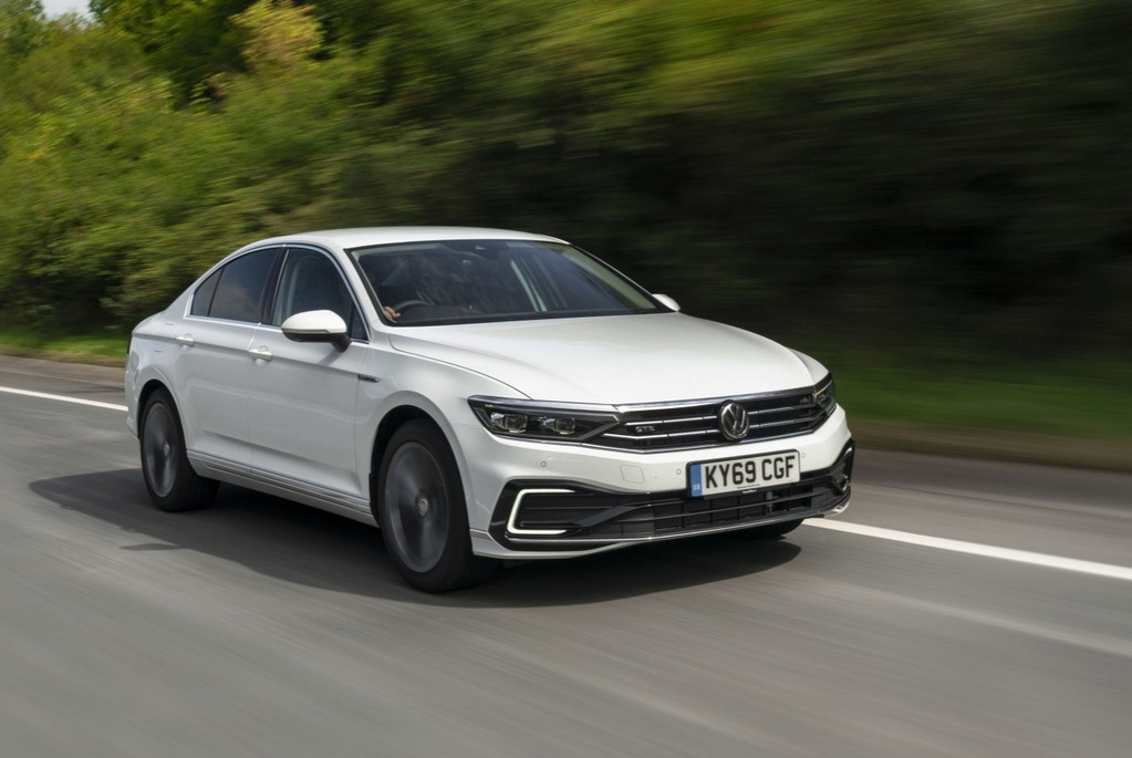 Volkswagen Passat GTE hibrīdversijas apskats