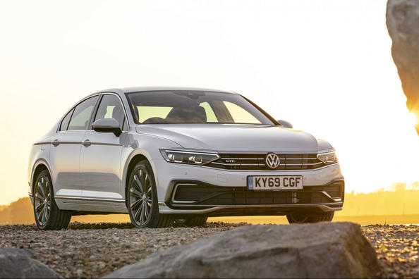 Volkswagen Passat GTE hibrīdversijas apskats