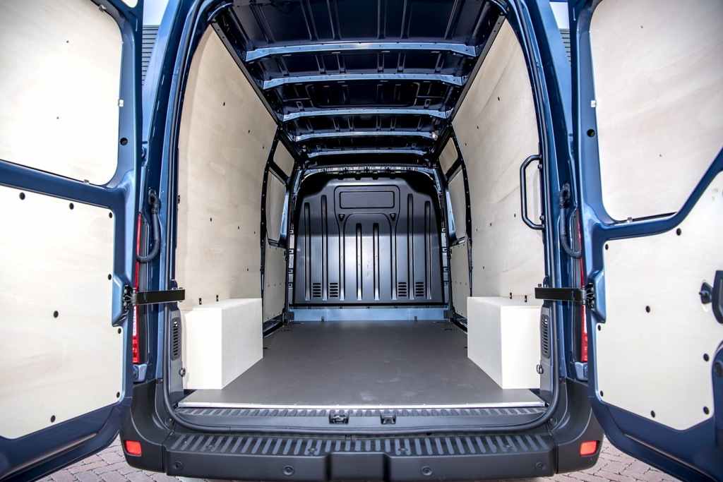 Atjauninātā Renault Master furgona apskats