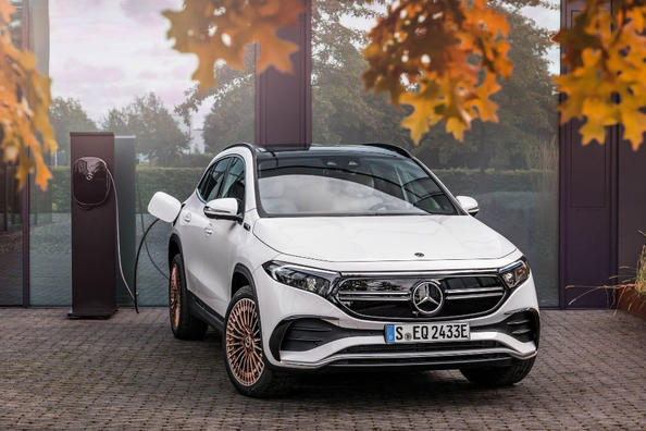 Kompakts elektriskais krosovers Mercedes-Benz EQA