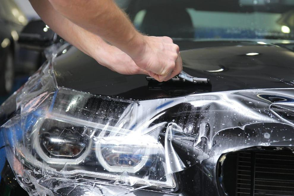 Galveno auto virsbūves aizsardzības variantu īpašības pret nelieliem bojājumiem
