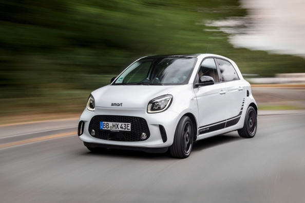 Elektriskais četrdurvju hečbeks Smart EQ forfour