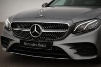 Mercedes E-klase W213 2016–2023 Priekšējā reste Diamond Silver (Avantgarde/AMG-Line/E43 AMG/E53 AMG 2016-2020) Bez kameras vietas foto 1