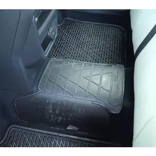 Aizmugurējais tuneļa paklājiņš (Stingray Premium)