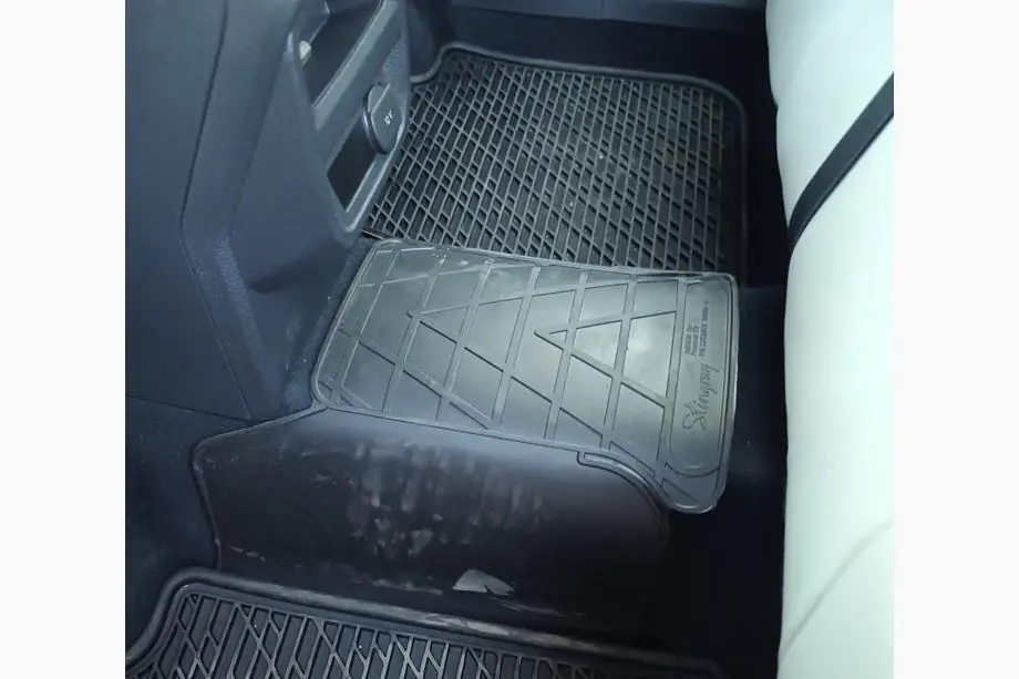 Volkswagen Tiguan 2016–2023 Aizmugurējais tuneļa paklājiņš (Stingray Premium) Image