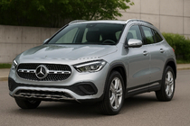 Mercedes GLA H247 2020– Priekšējā radiatora reste Diamond Silver foto 1