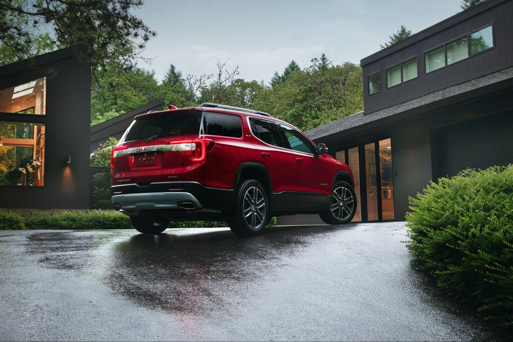 Septiņvietīgā apvidnieka GMC Acadia apskats