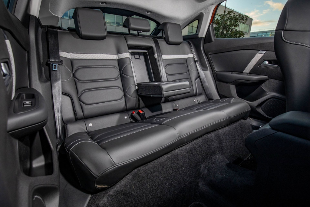 Paaugstinātas caurgājamības hečbeks Citroen C4