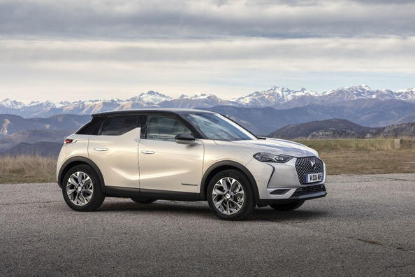 Pilsētas krosovera DS 3 Crossback E-Tense elektriskā versija