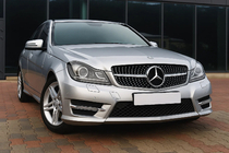 Mercedes C klase W204 2007–2015 Priekšējā radiatora reste Diamond Silver foto 1