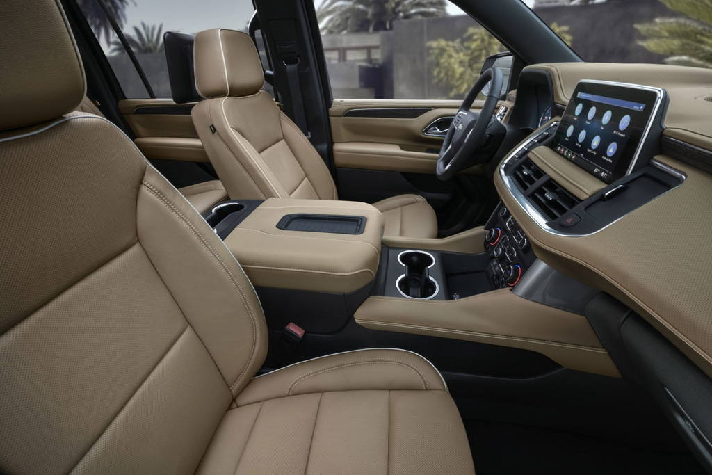 Liels astoņvietīgs apvidus auto Chevrolet Suburban