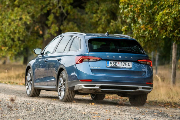 Apvidus universālim ar paaugstinātu caurgājamību Skoda Octavia Scout Foto 5