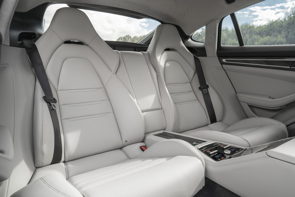 Atjauninātā liftbeka Porsche Panamera Turbo S apskats