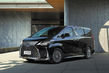 Premium klases minivena Lexus LM apskats foto 2
