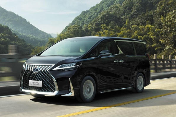 Premium klases minivena Lexus LM apskats