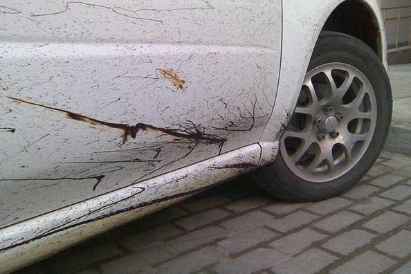 Kā notīrīt bitumu no automašīnas?