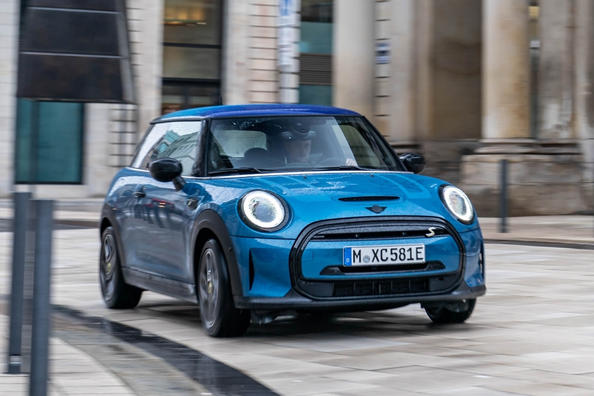 Elektriskā MINI Hatchback Electric apskats