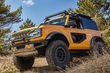 Trīsdurvju apvidus auto Ford Bronco apskats foto 2