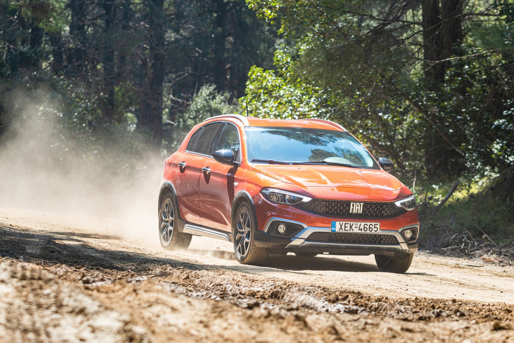 Apskats: hečbeka Fiat Tipo Cross apvidus versija