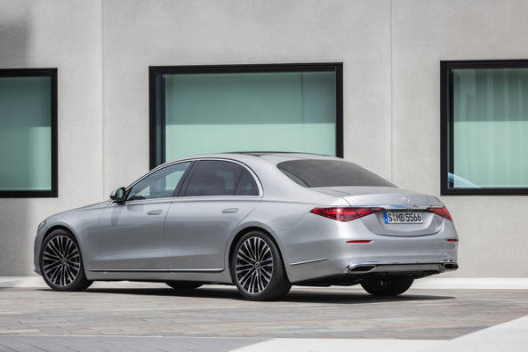 Jaunās paaudzes premium sedans Mercedes-Benz S-Class Foto 4