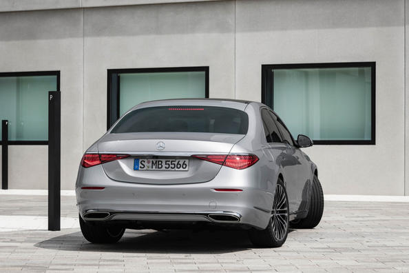 Jaunās paaudzes premium sedans Mercedes-Benz S-Class Foto 5