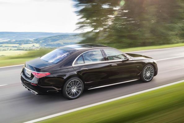 Jaunās paaudzes premium sedans Mercedes-Benz S-Class Foto 8
