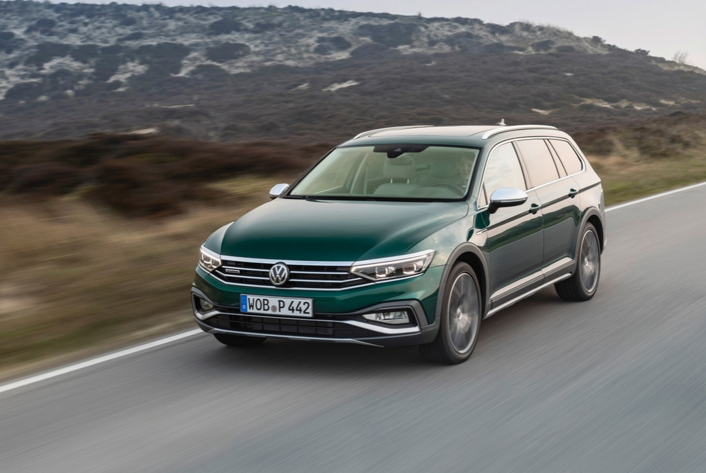 Volkswagen Passat Alltrack apvidus: paaugstinātas caurgājības universālis