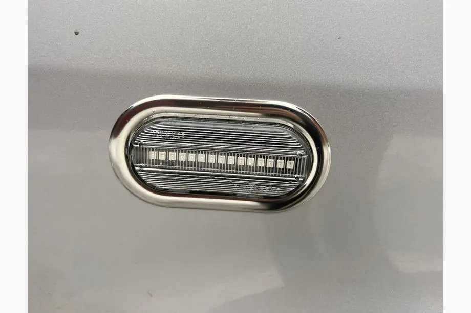 Volkswagen Caddy 2010–2015 Hroma uzlikas uz pagrieziena rādītājiem OmsaLine (2 gab., nerūsējošais tērauds) Image