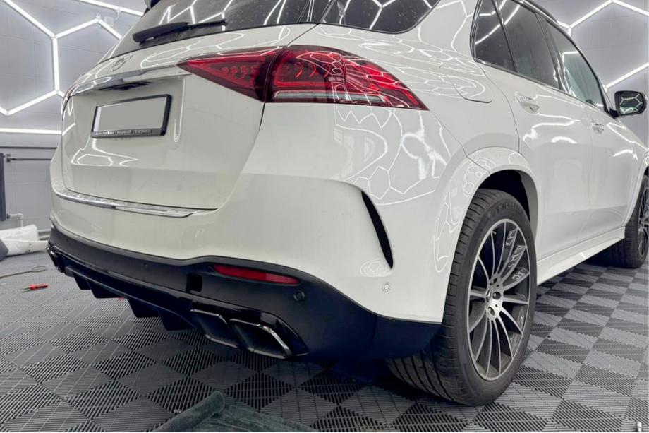 Mercedes GLE W167 2018– Aizmugures difuzors ar izplūdes uzgaļiem GLE63 Black (2018-2026) Image