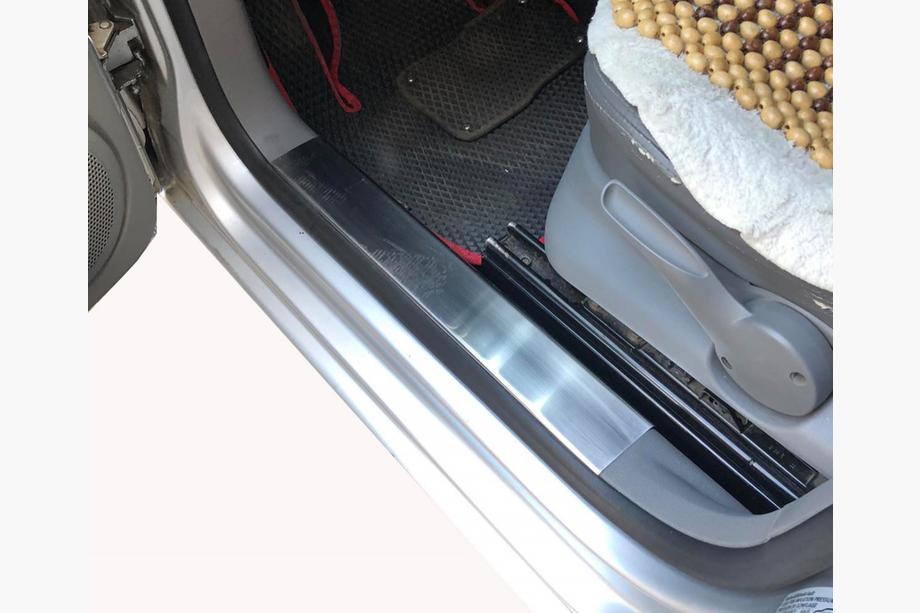 Volkswagen Caddy 2004–2010 Iekšējo sliekšņu uzlikas (bez uzraksta, nerūsējošais tērauds) 4 gab. Foto 2