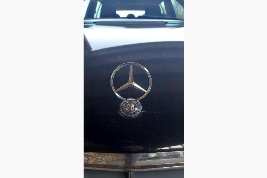 Mercedes C-class W203 2000–2007 Emblēma ar tēmēkli (ar uzrakstu) Image