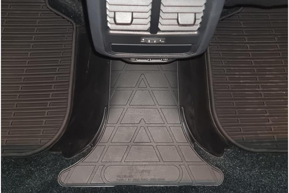 Volkswagen Passat B7 2012–2015 Aizmugurējais tuneļa paklājiņš USA (Stingray Premium) Image