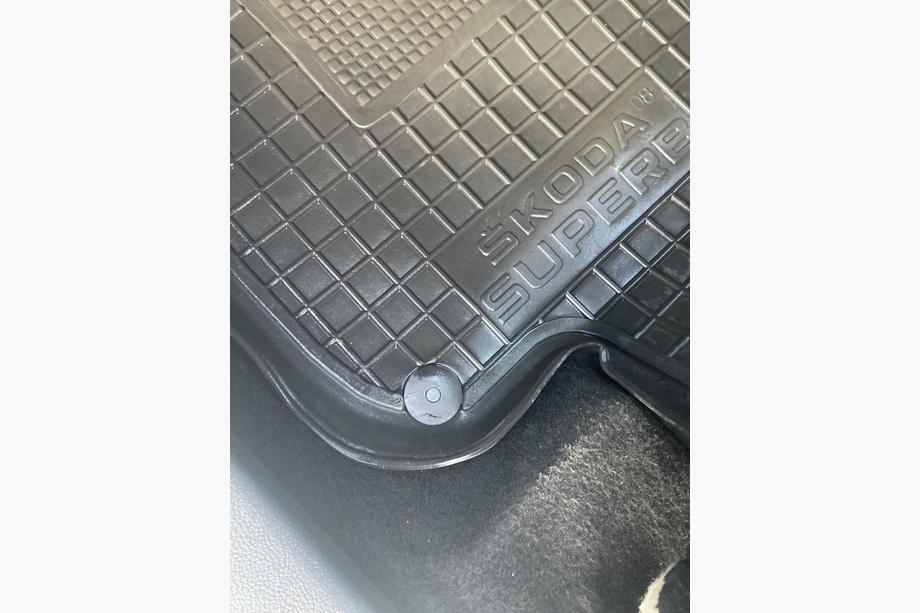 Skoda paklājiņu stiprinājuma klipsis (liels) Foto 4