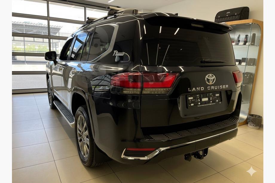Toyota Land Cruiser 300 2021– OEM spoileris Melns Image