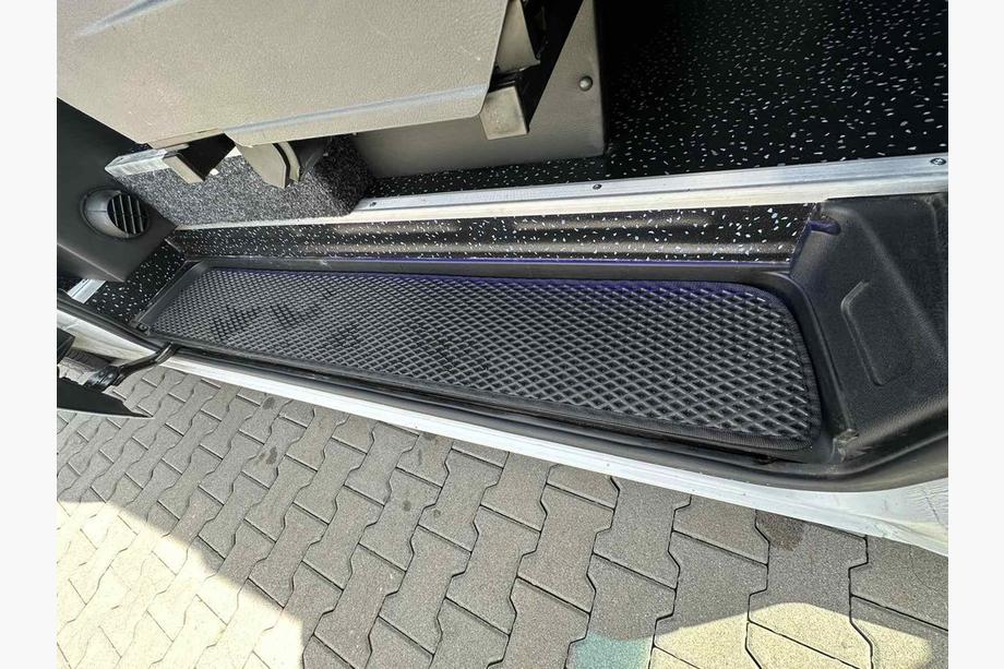 Mercedes Sprinter W907/W910 2018– Poliuretāna EVA sliekšņu paklājiņi (melni) 3 gab. Image