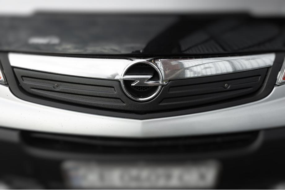 Opel Vivaro 2001–2015 Ziemas uzlika radiatora restei 2007-2015 (V2, augšējā) Foto 3
