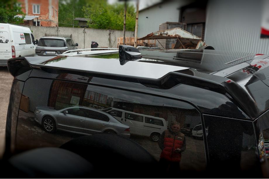 Land Rover Defender 2019– Spoileris V1 (melns) Foto 3