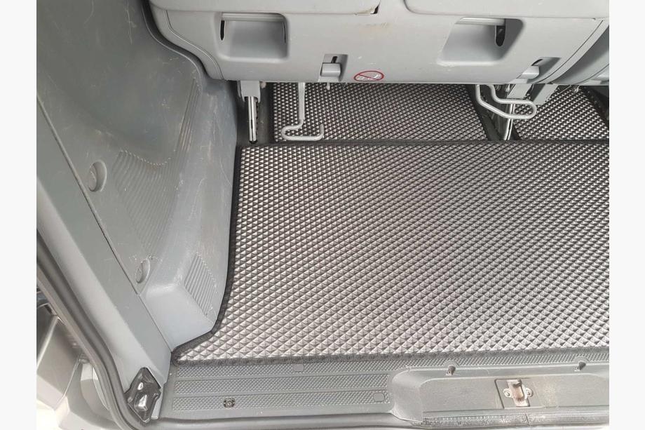Mercedes Viano 2004–2014 EVA V2 auto paklājiņi (tikai saņemšana uz vietas, pilns salona komplekts, melni) Foto 17