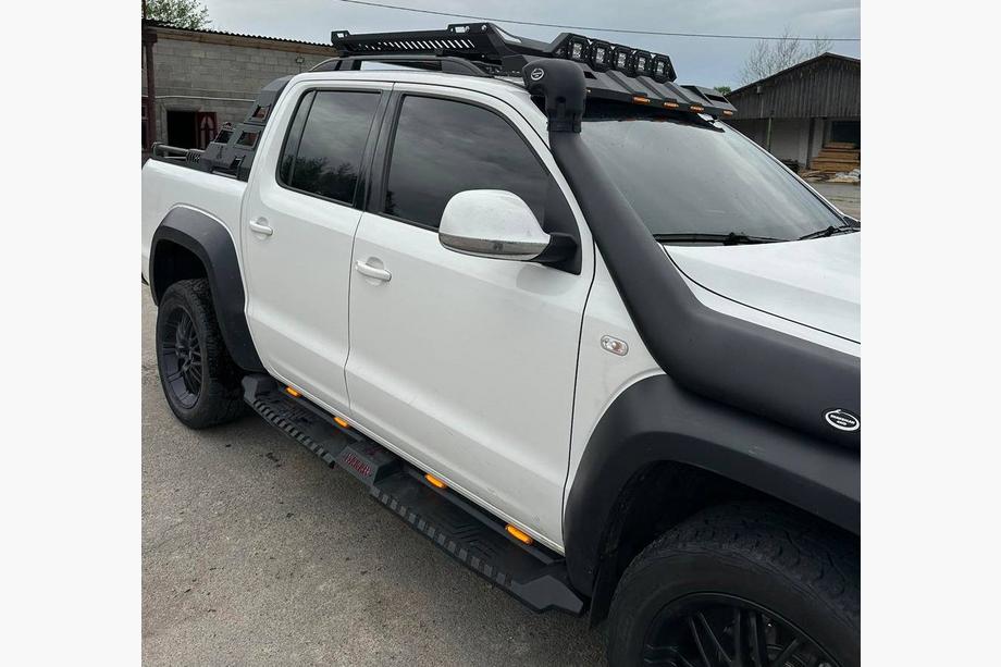 Volkswagen Amarok 2010–2022 Sānu sliekšņi Dakar V2 ar LED (2 gab., metāls) Foto 5